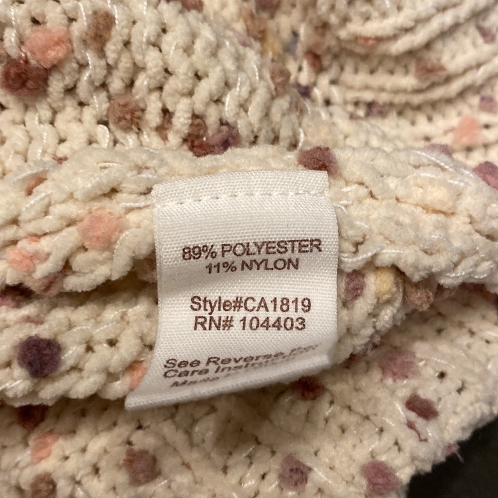 by the River-Small cream colored V neck sweater with Pink and Brown yarn design - Picture 7 of 7